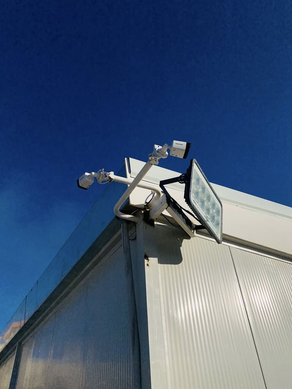 علي صباح لتنصيب وصيانة وتجهيز كاميرات المراقبة
بعض من اعمالنا في تنصيب كاميرات المراقبه
من اجل خلق مجتمع امن وذكي وللحد من الجرائم وعمليات السرقة وتوفير حماية للممتلكات الخاصة والعامة 

مستعدين لتنصيب وصيانة كاميرات المراقبة في ( المنازل / المحال
التجارية / الشركات / المدارس / المشاريع / المعامل / الدوائر الحكومية )
متمرسين علئ كافة انواع الكاميرات نظام ip + انلوك
( Dahua /Hikvision / Aswar / XVision / HiLook / Unv /
Samsung / ACCU VISION )
خدماتنا تشمل :
1) تنصيب وبرمجة وصيانة كاميرات ip + انلوك
2) تنصيب وبرمجة وصيانة وتحديث اجهزة NVR + DVR
3) برمجة نصب كاميرات ال WiFi وربطها علئ الهاتف
4) نصب وبرمجة كاميرات التقاط ارقام السيارات
5تأسيس وتسليك وتفييش جميع انواع الكيبلات RG45 و BNC وبكافة الطرق ( ترانك / بوري / دفن
الاستفسار مراسله صفحه او الاتصال

#hiktechstar2025 

***********
