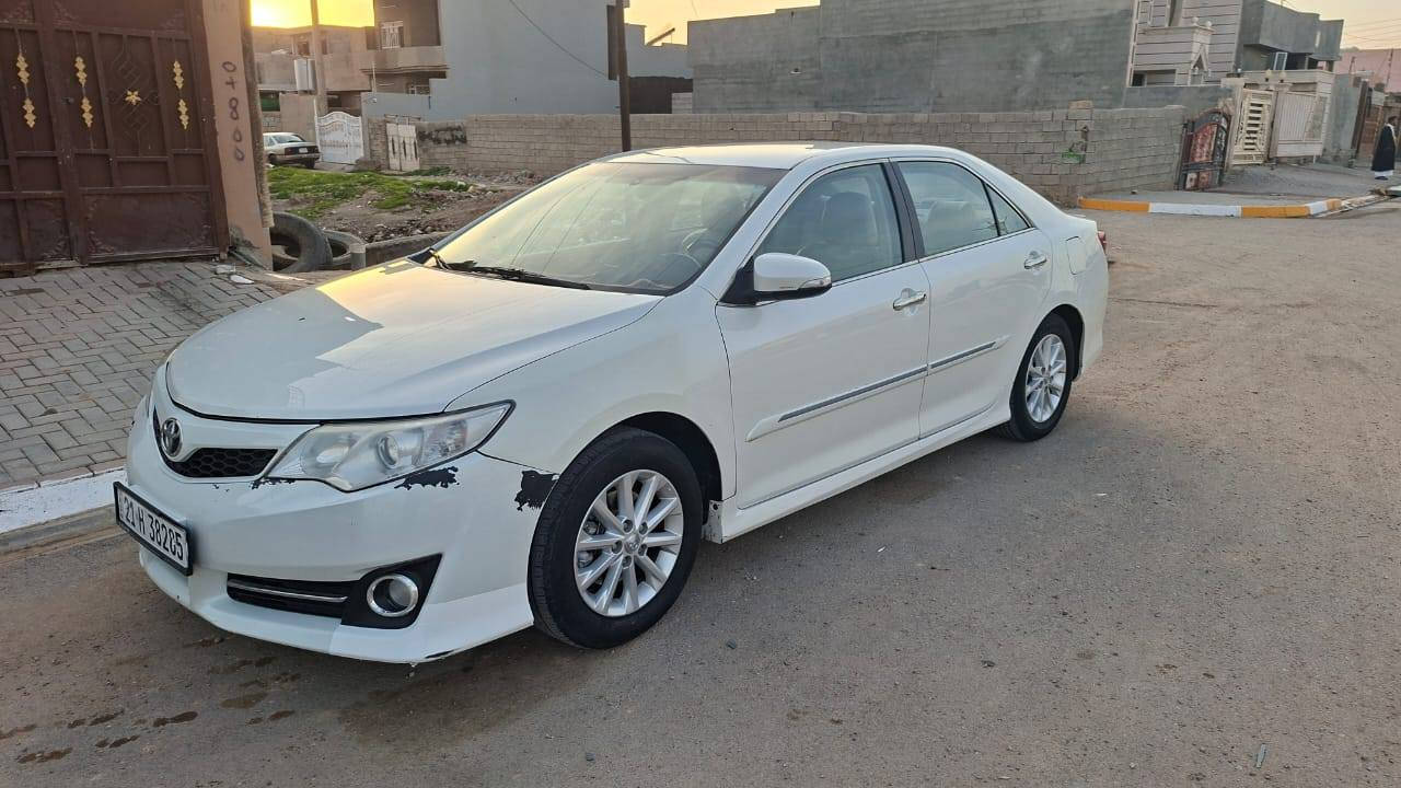 كامري ٢٠١٢ خليجي مواصفات se
ماشية ١٧٠ الف كيلو مكان السيارة طوز خورماتو 

محرك ٤ سلندر مامفتوح جامرلغ امامي طرف سايق صبغ وبيها بارد جامرلغات طرف سكن الامامي والخلفي *********** اخوان رجاء الي مو شراي لايخابرني سعر ١٤٠ ومجال
