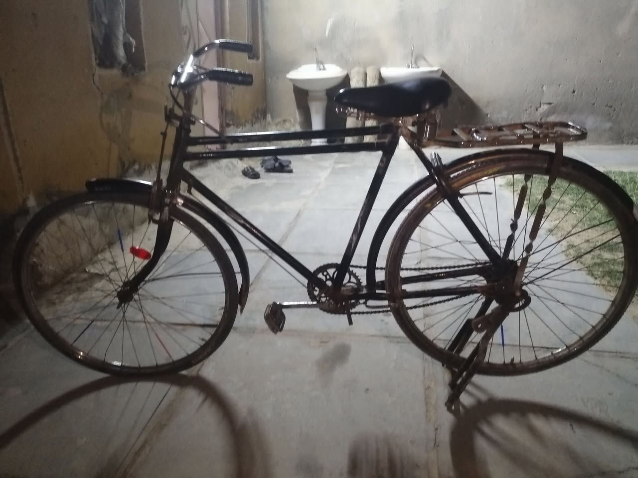 بايسكل هندي قديم بس  السعر ٣٥ وبيه مجال الشراء تعال خاص


**إذا كنت صاحب هذا الإعلان وتريد حذفه لأي سبب، رجاءا أرسل رسالة إلى الدعم الفني**