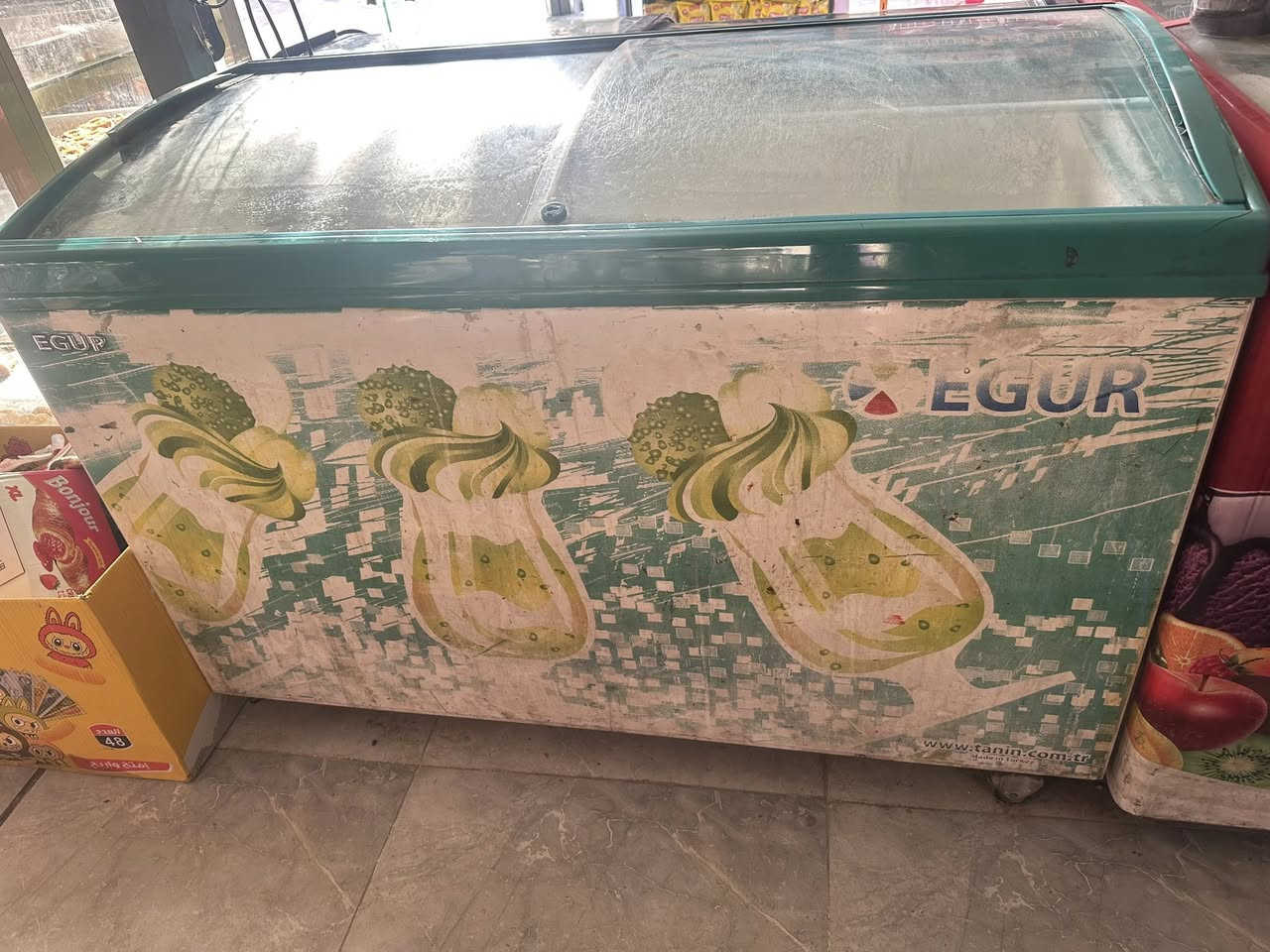 براد عدد 6+عارضات عدد 4 مستعمله للاستفسار اتصال عله الرقم *********** /***********
