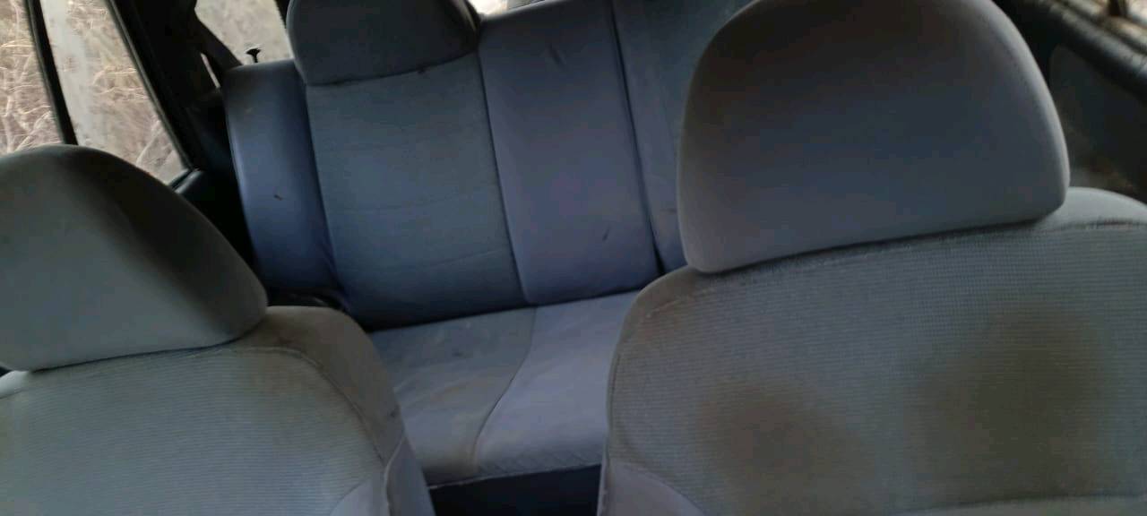 سيارة موديل اقتصادي عملي، اللون أزرق، بحالة جيدة من الخارج والداخل. مناسبة للاستخدام اليومي والرحلات القصيرة. تم صيانتها بشكل دوري ولا تحتوي على أضرار كبيرة. المهتمين يمكنهم التواصل للاستفسار عن التفاصيل الإضافية أو لتحديد موعد للمعاينة.