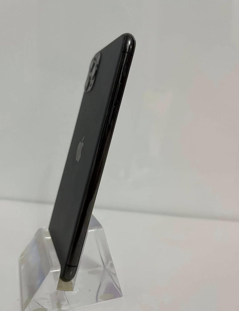 ايفون 11 برو ماكس مبدل شاشة فقط 
ذاكرة 64 بطارية 74‎%‎ 
العنوان: مصفى الدورة
السعر : 240 
للاستفسار : ***********
