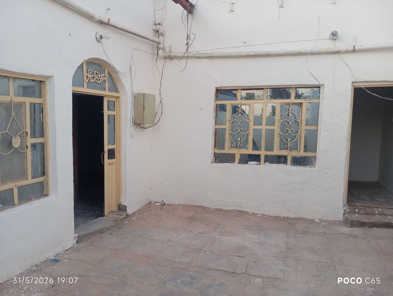 دار للبيع في الكوفه دورة الحوزة المساحة120 متر
قريب الشارع الدار مربع بناء استقبال او غرفة او مطبخ او صالة او تخاريج او طارمه  للاستفسار الرقم ***********
