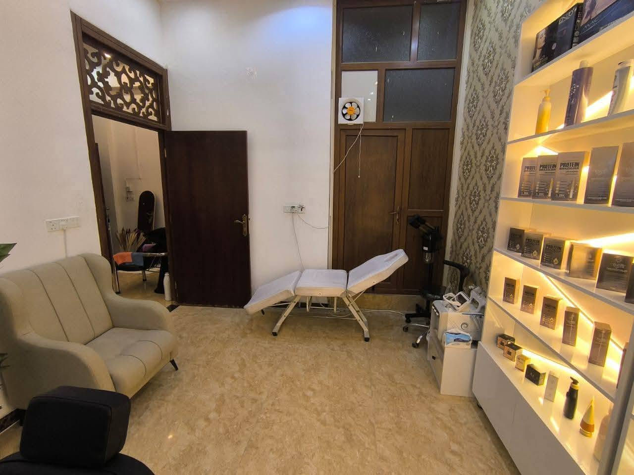 بسبب الوعود الكاذبه اعيد النشر
يوجد صالون نسائي للبيع بسبب عدم التفرغ/*********** واتساب
