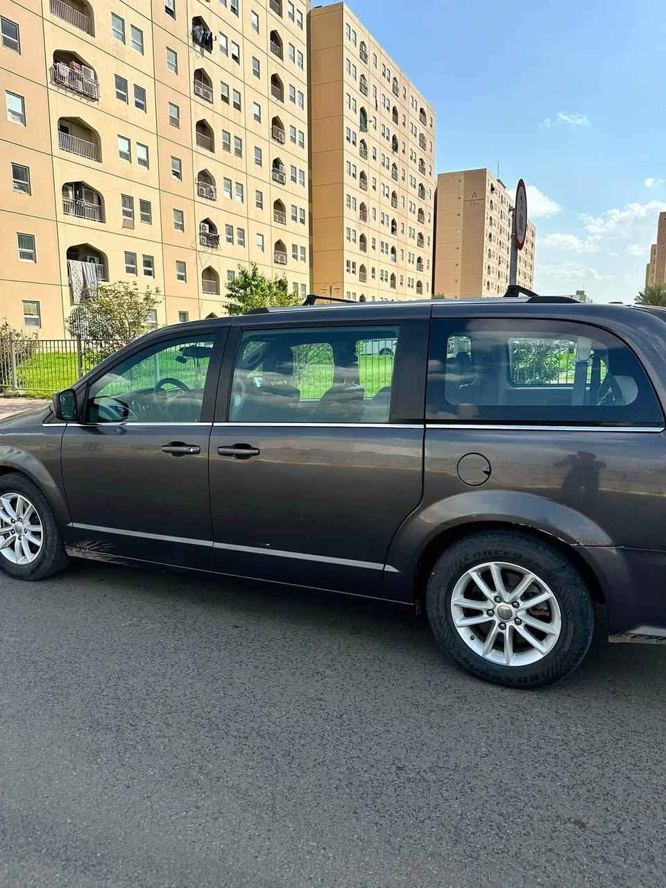 سلام عليكم
دوج كرفان 2018 sxt 

ماشيه 138 الف 

سياره نظيفه 3 قطع تبريد 

تايرات جديده 

رقم بغداد 

بيبان خلفيه كهرباء و صندوق كهرباء

جام 6 كهرباء 

تشغيل عن بعد 

تحكمات استيرن 

ولا قطعه مبدله كله بلادي  موضح صور الحادث 

سعر (165) بيها مجال بسيط 

للتواصل على واتساب ***********

