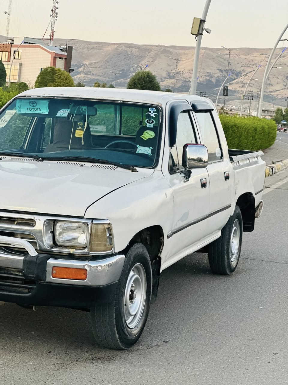 سەرەتا بەناوی خوا 
پیکاب توێتا یابانی 
مۆدێل ١٩٩٣
مەکینە ٣w 
گێڕو مەکینە هەموو گیانی بە شەرت بێمەسرەف 
تەقەو ڕەقە بە شەرت 
ئاڕم پلاستیکی سلێمانی عەسڵی 
چوار تایەی تازەو لۆکی لە سەرە
لەسەر ساخی کامل بۆیاخ دەعمو لێدراوی وەرگەڕان بە شەرت 
نرخی 41 گەڵا معامەلە 
ڕەقەم تەلە فون ***********

