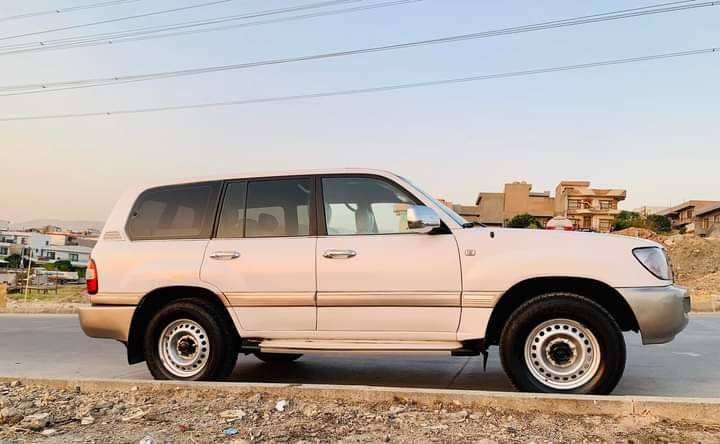 بەناوخوا گەورە مۆنیکا 2003 دەشبوڵ بەرز گێرو مەککینە مەزبوت کامل بۆیاخ بێ دەعم چوار تایەی لۆک قورس سوک مەزبوت بەشەرتی سەت فیتەر گارم و سارد ئیشەکات چوار جام کارەبا ئیشەکات هەردو تانکی مەزبوت ئیشەکات ناو گێچ هەموی ئیشەکات  نرخ 120 معامەلەیەکی کەم ***********
