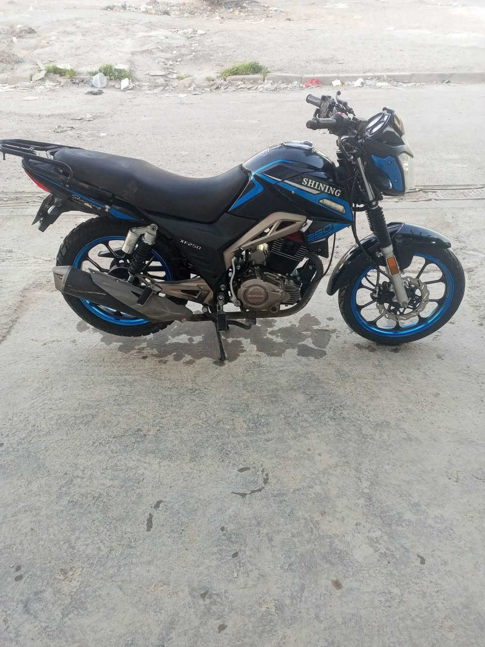 السلام عليكم 
دراجه شاينك للبيع مديل 23 مرقم باسمي تحويل ثاني يوم الدراجه جديده برغي ممفتوح السعر 2000مليونين للاستفسار ***********
