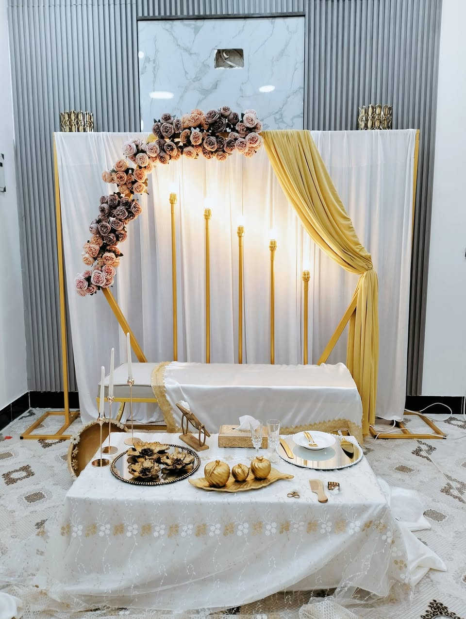 مشروع كوشات للبيع في الشطرة 
كوشات للببع تحتوي على التالي : شازلون حديد عدد 2 ، استان حديد 2 ، قوس معيني عدد 1, شمعدان حديد ابو 5 كلوبات عدد 2 ، شمع دان حديد ابو 5 كلوبات مربع عدد 2 ، اقماش نوع فيزون متعدد الالون ( ابيض ، احمر ، ذهبي ، ازرق ، وردي ، ازرق ، بنفسجي ،ماروني امايون ، احمر ) قياسات من 8-10 متر ، ورد انواع ( باقات و اغصان شبوي ، وعدة انواع ) الاكسسورات على ميز انواع هواي صواني بياضات اكلاصات شمع كلشي ما تحتاج كلهن جاهزات .
#اني_مكلف بالنشر التفاصيل 
للاستفسار من صاحبهن اتصال او واتساب  *********** 
العنوان - ذي قار - الشطرة .
