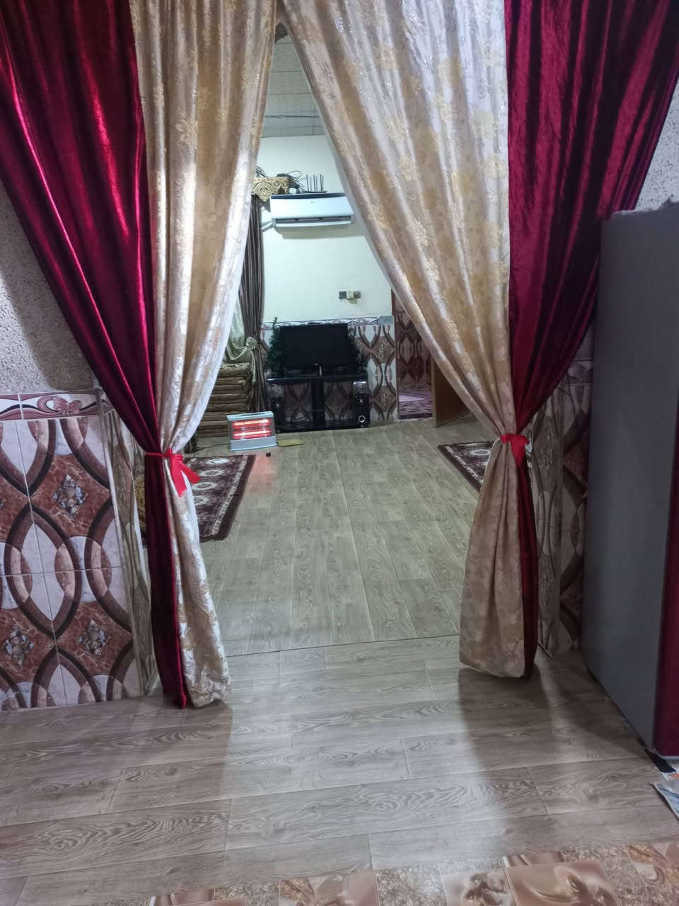 السلام عليكم 🌹❤️
بيت للبيع 425 متر طابق واحد طابو زراعي بسم عراقي تنومه صالحية شارع مضيف الإمام الحسن .ع. شارع تبليط  3 نوم دوانيه صاله مطبخ  كلدور و موزع وصحيات خارجيه وداخليه البناء 300 تقريبا الحديقه125السعر 165  
للإستفسار *********** واتساب
