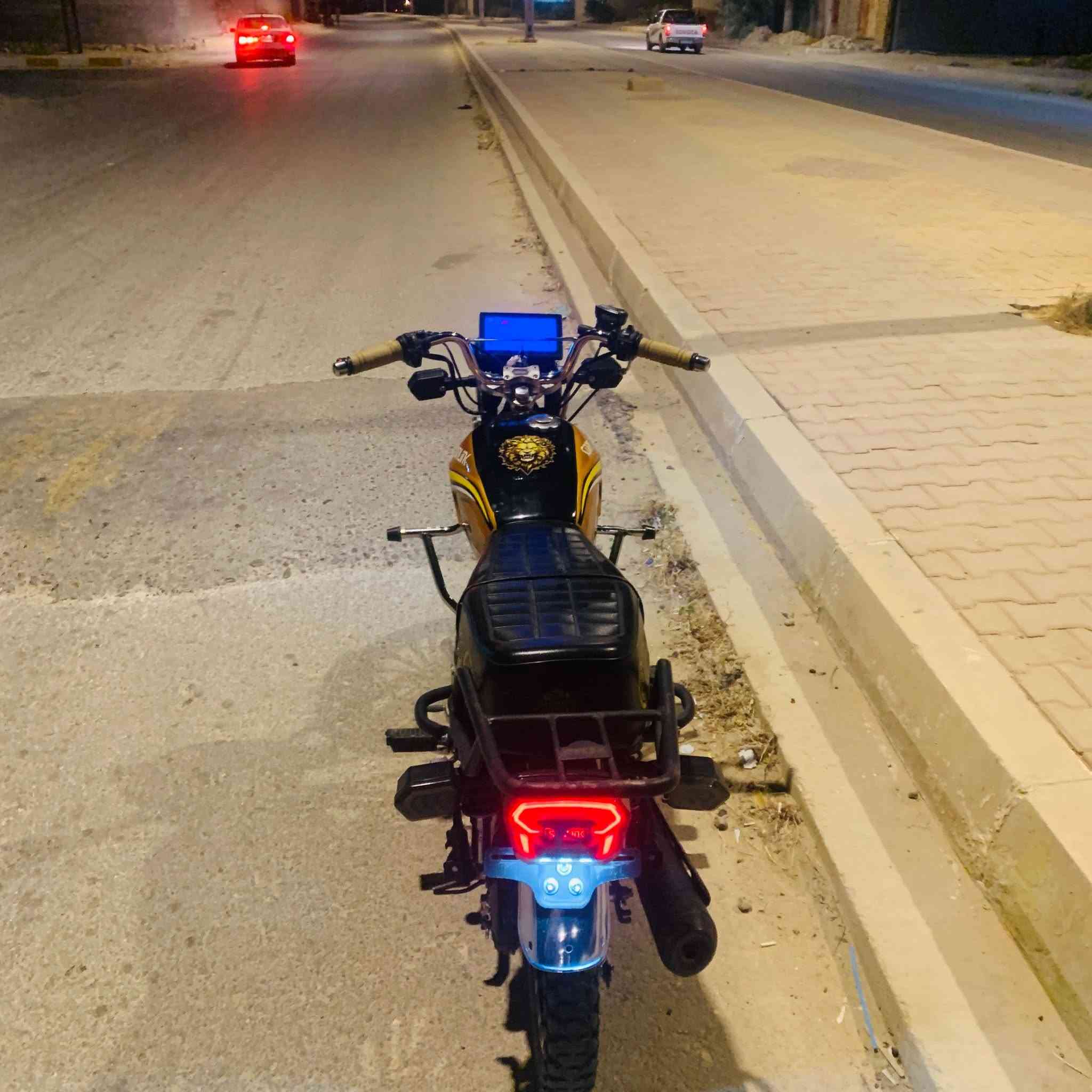 سلام عليكم 
دراجه للبيع 
  سولنك 2025 محرك 
 200  سعر 875 وبي مجال 
دراجه نضيف واحد عله واحد 
***********📞 📞
