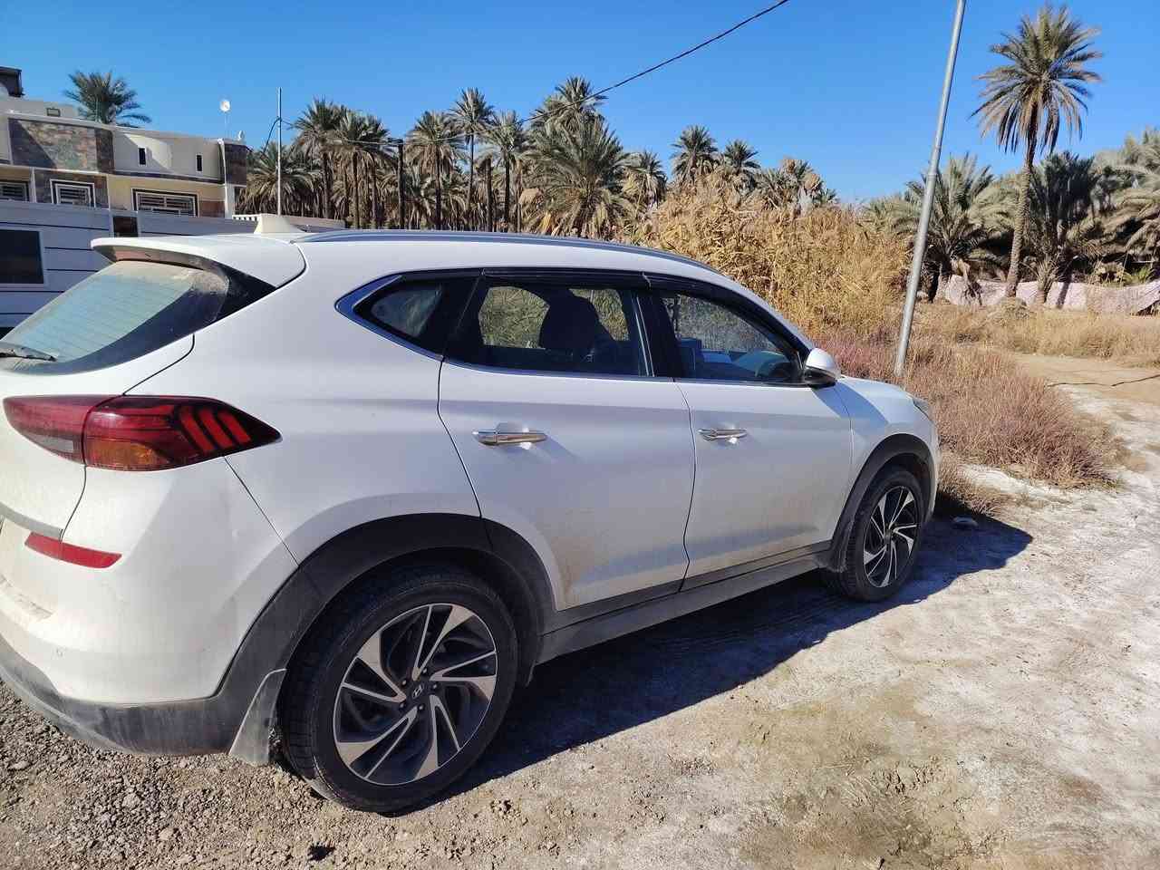 السلام عليكم اخوان
توسان ٢٠١٩ فول ١٨٠ وبيها مجال
خمس عدسات دواره 
تحكم كهرباء كشنين 
تحكم اضاءه 
ثلاجه جكمجه 
واهم شي السبير ما نازل 😁 

عدا الفتحه 

مكفوله من الصبغ والحادث 

بس بارد بقبق الجنطه 

ماشيه ١٣٩ 

سنويه لل٢٠٢٩ 

تخم تاير جديد 

باتري جديد 

حداديه جاهزه 

السياره خير من الله 

السياره موجوده بكربلاء 

***********
