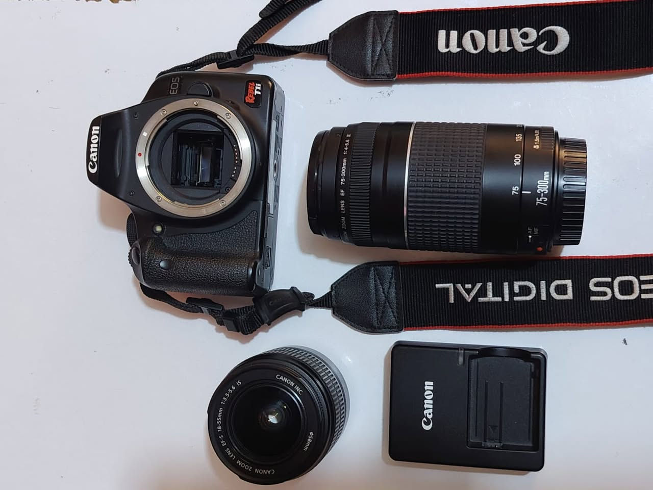 كانون 500D لوك غراض كامل رام 16 جنطة مالتهة كتلوك كامل كيبل نقل الاصلي
وياهة عدسة ثانية   75-300 
شتر 19152 
فقط بطاريتهة نص عمر


**إذا كنت صاحب هذا الإعلان وتريد حذفه لأي سبب، رجاءا أرسل رسالة إلى الدعم الفني**