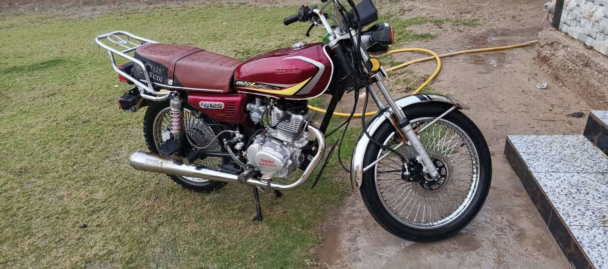 للبيع دراجه اربعه گير موديل 23 اوراق سكنر كفاله عامه مامفتوح بيه برغي سعر ٥٢٥ وبيه مجال مكان شاميه اتصال على هاذه رقمي ***********
