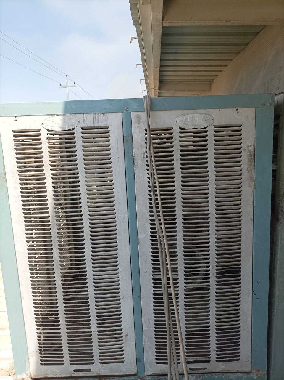 يوجد مبردات عدد 3
الحجم الكبير ثري فيز 
للتواصل ***********
