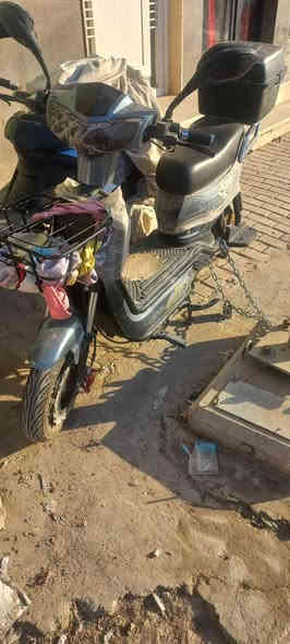 دراجة شحن اخت جديد ٤ سرعه 
سعرها ٣٨٠ ألف محركه ٢٠٠٠ واط 
مكاني النجف حي المكرمه 
رقم ***********
