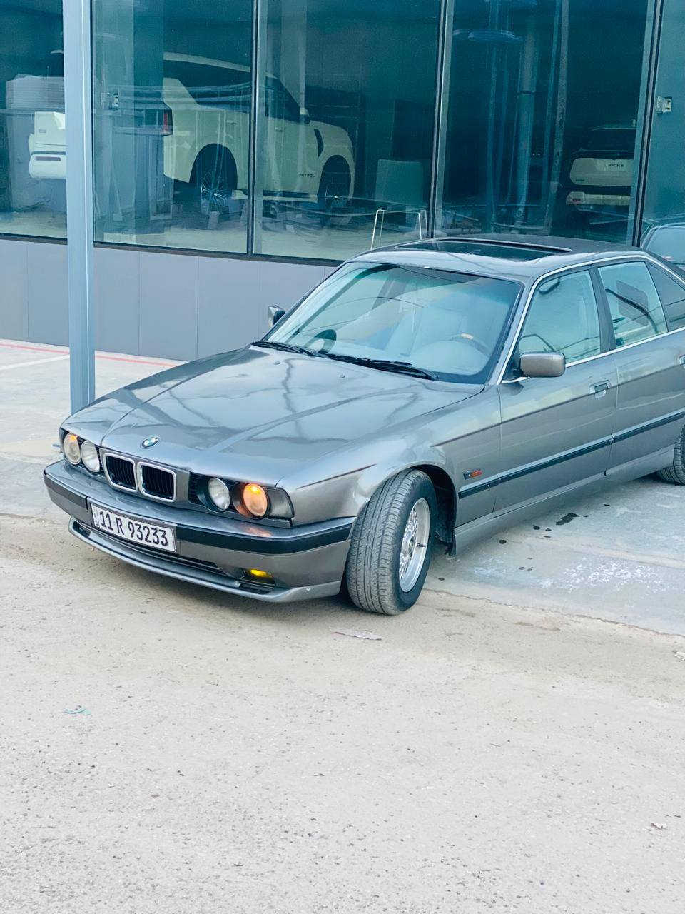 بي ام 1988 مفتوح 535 معمره تعمير جديد حدادية جديده رقم بغداد انكليزي بسمي كير مكينة جهاهزات 53
وبيها مجال للشراي الرقم ***********
