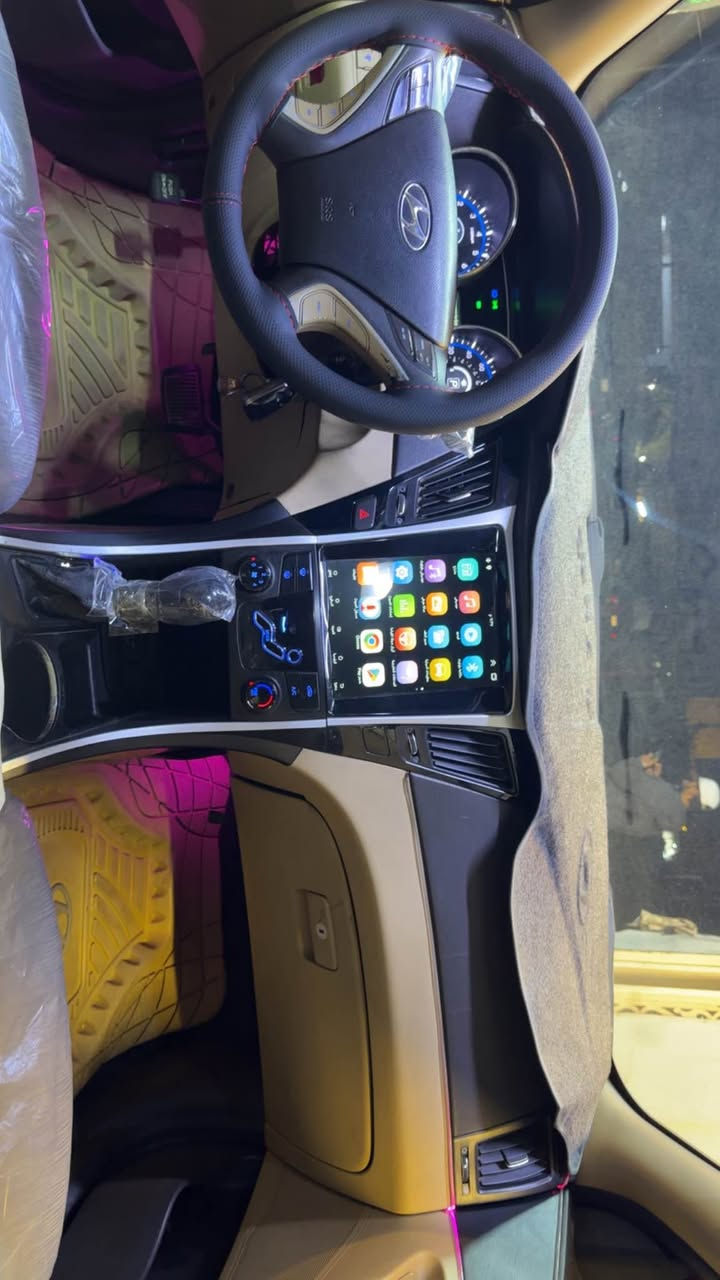 سوناتا أمريكي 2012 رقم مميز للبيع  

هيونداي سوناتا أمريكي موديل 2012  
رقم أربيل مميز (39666)  

• اللون: ماروني  
• مكينة GDi  
• الممشى: 159 ألف ميل  
• سنوية لغاية 2030  
• السيارة باسمي والتحويل ثاني يوم  

المواصفات:  
• شاشة كبيرة 4K  
• سستم صوت قوي جداً 🔊  
• إنارة محيطية متعددة الألوان (تفاعلية ويه الصوت عن طريق التطبيق)  
• تحكم ستيرن جهتين  
• مثبت سرعة  
• كامرة خلفية HD  

ملاحظة:  
حادث أمريكا موجود بالصور (ربع البنيد + الجامغ عكس السايق)  
وكذلك انضربت بنفس المكان عندي.  

📍 بغداد – حي العامل  
💰 السعر: 97 ورقة 

📞 ***********  

#سوناتا #سوناتا_2012 #سوناتا_امريكي #سيارات_بغداد #سيارات_العراق #بيع_سيارات #رقم_مميز #سيارات_اربيل #Hyundai_Sonata #Sonata_2012 بغداد, العراق
