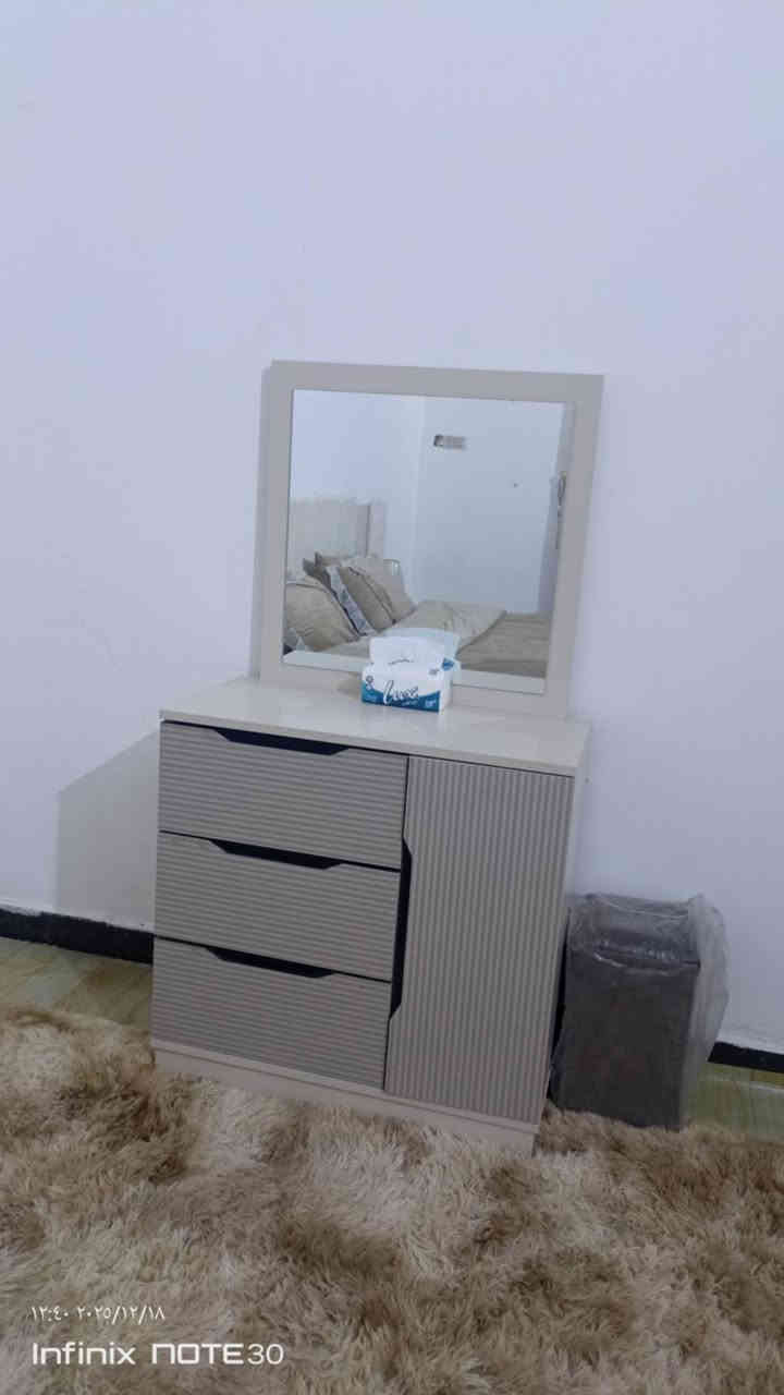 غرفه للبيع السعر 750 بيها مجال
عنوان رمادي
للاستفسار ***********
