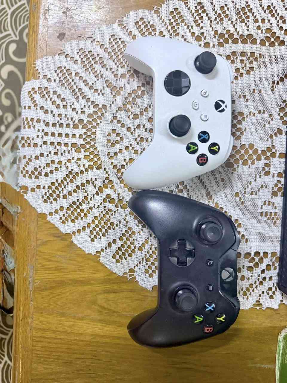 السلام عليكم XBOX 1 للبيع
Xbox 1 للبيع 
الجهاز ممفتوح وياه جوستك عدد 2 اصليات جوستك series S والجوستك الاصليه للجهاز 
وقرص GTA5  
سعر 140 وبيه مجال للشراي 
مكاني بغداد 
للتواصل : ***********
