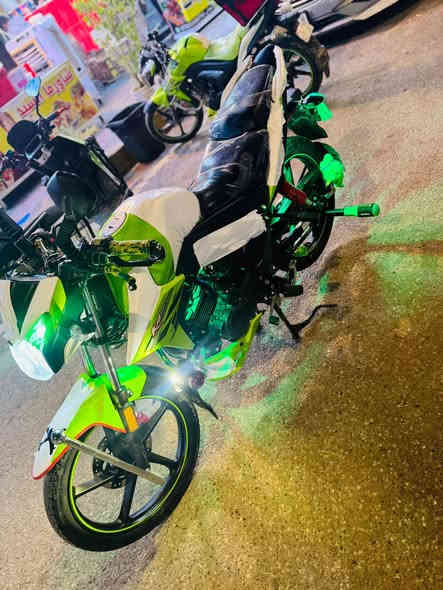 السلام عليكم هاوجي للبيع موديل 22 مشدود 23 ماشي 28دراجه مكفوله كفاله عامه الوحات والسنويه صارلهن شهر من استلمتها الوحات السعر 19وبي مجال للشراي ورجآ لحد يكتب بالتعاليق وهذا الرقمي ***********
