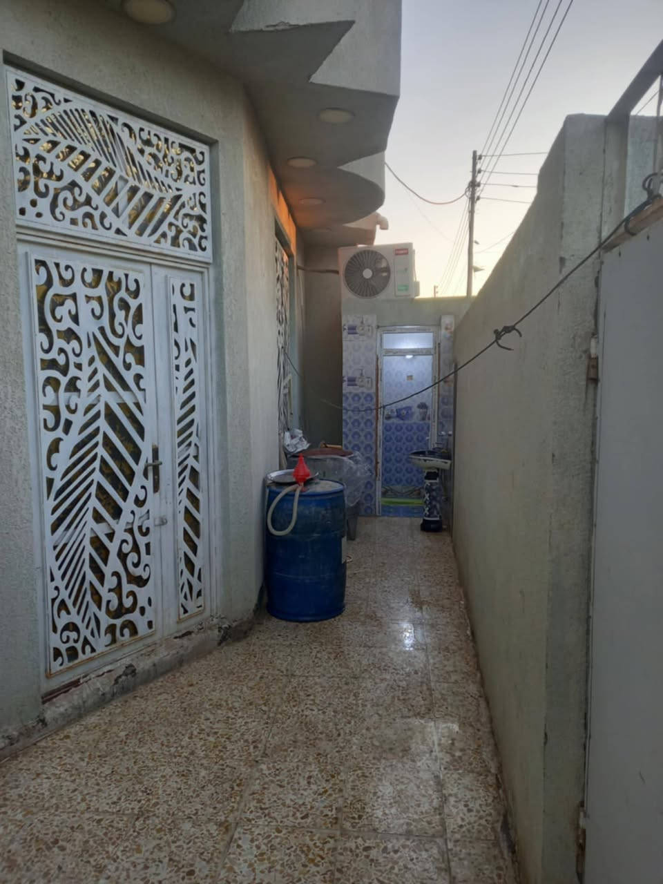 بيت للبيع200 متر قاط واحد ٢غرف وصالة واستقبال ومطبخ  و٢حمام داخلي وخارجي و٢مناور حي القصور يم معمل غاز عبعوب ارض حجي نزار الكعبي بناء سنة2022 سعر110وبيه مجال. تعال وشوف وتدلل ***********🌺***********علي الساعدي
