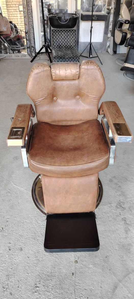 السلام عليكم كراسي عدد2 ومرايات 2 مكان بابل مدينه القاسم *********** ***********
