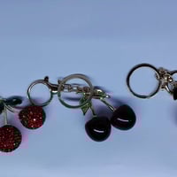 مدالية حقيبة • ٣ ألوان • كمية محدودة