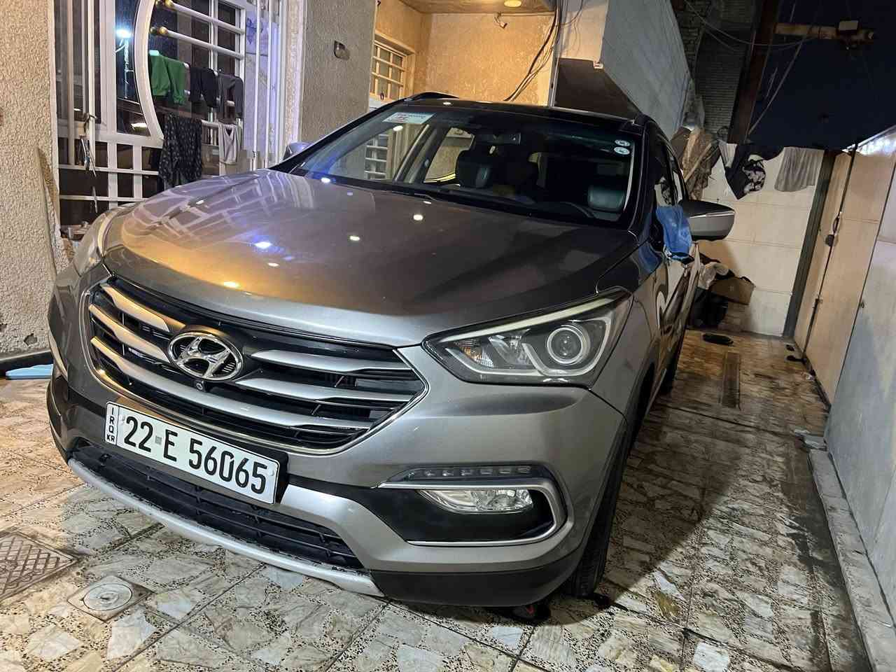 سلام عليكم 
سنتافيه للبيع موديل 2017 فول مواصفات 1/1
حادثهه مقدمة البنيد فقط السياره ليبل واحد صور الحادث بالمنشور 
مكان السياره بغداد 
السعر 160 وبيهه شي بسيط. 
هاتف ***********
