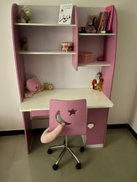 مكتب أطفال • مع كرسي