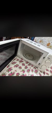 مايكرويف • مستعمل قليل • بدون توصيل