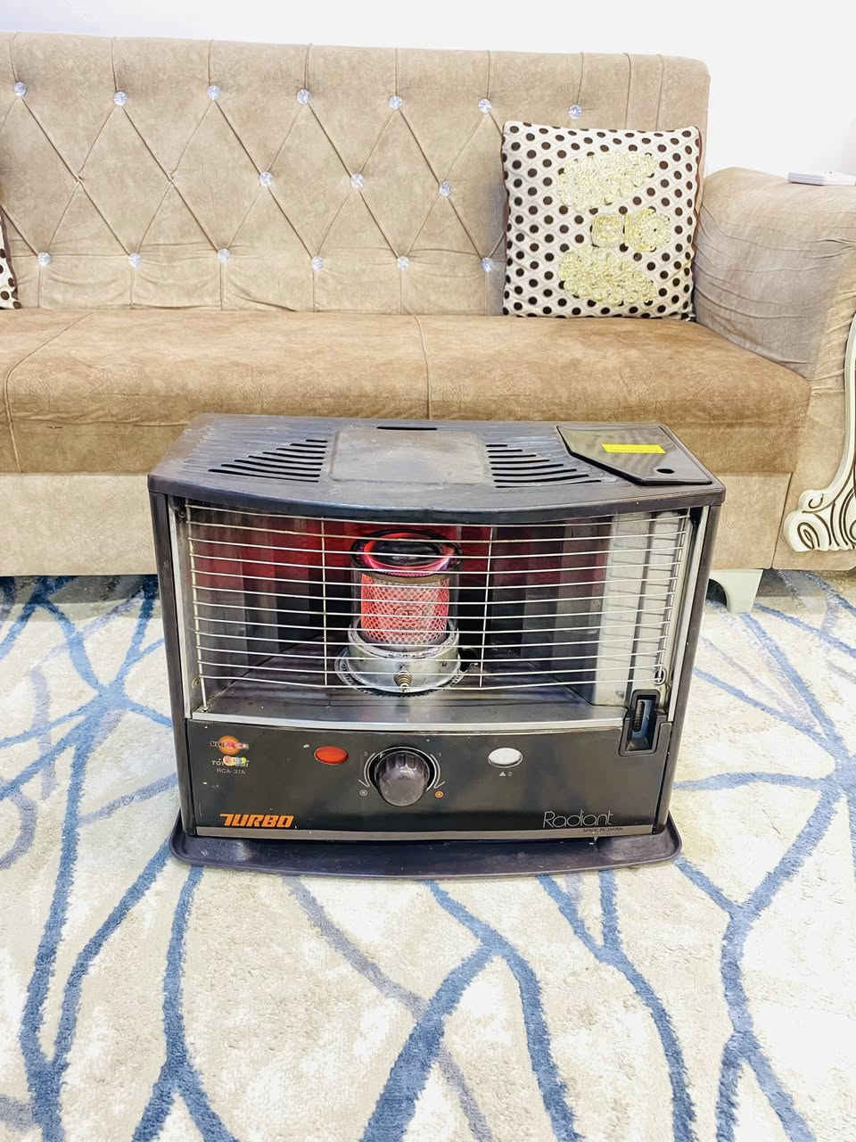 من رخصه الادمن للبيع صوبه  توربو تيووتومي. ياباني الاصلي حفر وختم حجم كبير   باله مستخدم نظافه مثل ما موضح بل صوره ع شرط والفحص اي دخان غاز هيس ماكو   لون قهوائي داخلها كله نضيف فتيله جديده الاصلي مشغله مره وحده  دكمه  شغاله مال تطفئه سعرها 75 الف وبيها مجال مكاني الفيلق باب السريه   

ملاحضه ::اي صوبه نفطيه اصلحها عادي  قطع غيار موجوده  تنضيف الغاز الهيس الاحواض   تبديل فتايل  ترجع. شركه كلها موجوده   ***********
