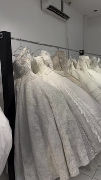 عرض خاص بدلات زفاف اوف وايت للبيع وليس لايجار باسعار مناسبة جداً اغتنم...