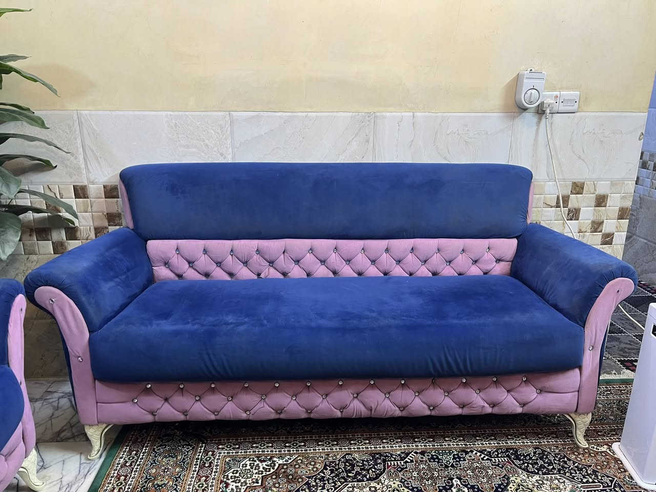 سلام عليكم للبيع تخم قنفات 9 مقاعد نضيف و مرتب سعر 350 قفل عنوان بغداد الحرية للاستفسار ***********
