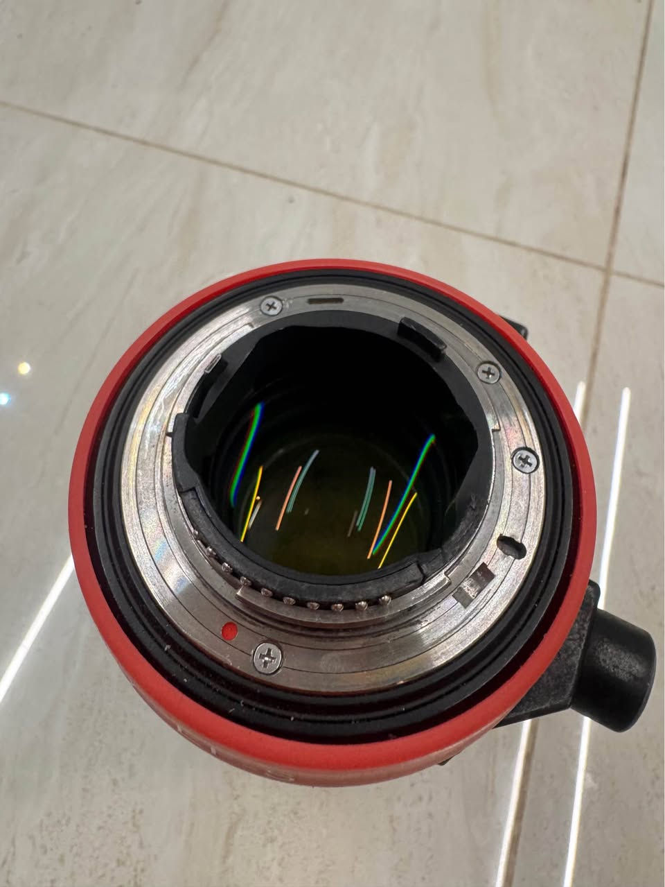 عدسه سكما للنيكون 70/200 فتحه 2.8 مكفولة من الفتح والصيانه بيها طخه بسيطه بس ما مأثره على عملها تفحص وتتأكد محدهها بالصور عدسه حلوه وتفيدك بكل مجالات التصوير توصيل موجود وسعرها حلو *********** النجف, العراق
