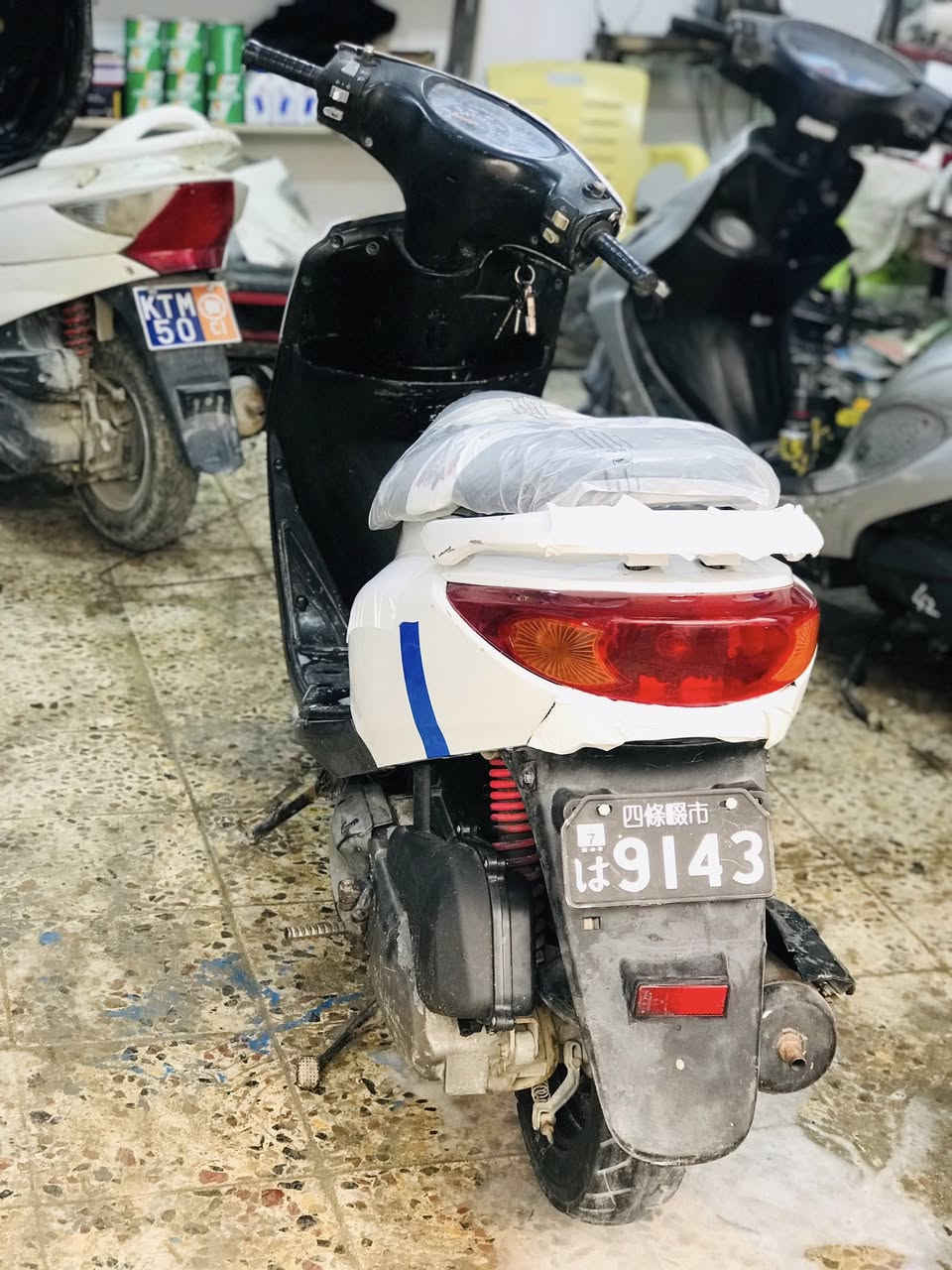 سلام عليكم
بريس فحل دسك 
مبدل لاستيك ولف فقط دراجه خير من الله نص نكره
كل غراضه بلاديه سعر 550وبيه مجال 
***********
