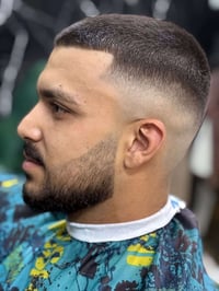 محتاج حلاق شغله مرتب  مو مبتدء رجأن  العنون الشعب خلف بانزين خانة عدن ...