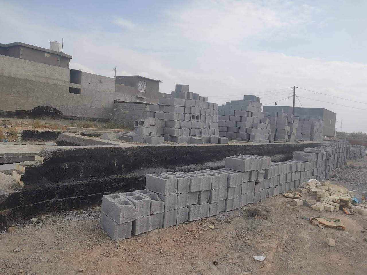 بتلو للبيع كامل مثل ماموضح بل صوره #مساحه #100م شرط شغل درجه اولى حي المعلمين خلف الاطفاء   الاستفسار #ع*********** #ع***********
