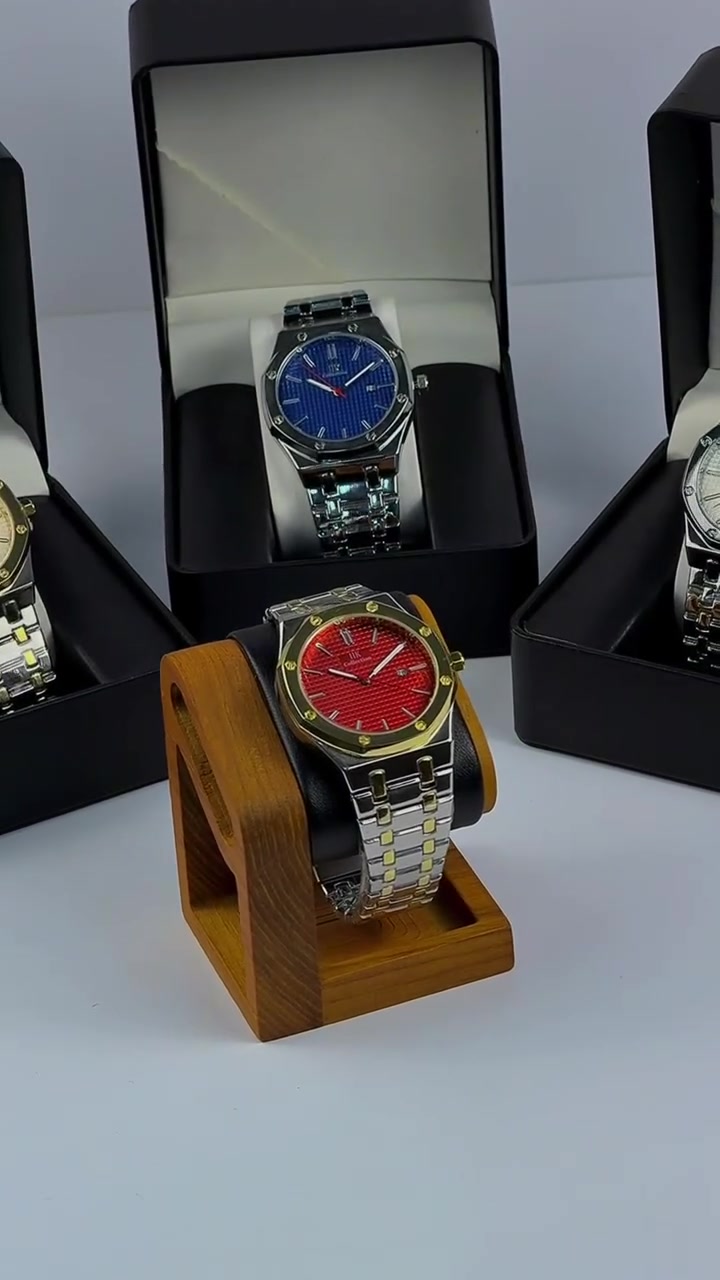 "ثلاث ساعات فخمة بتصميم ROYAL OAK 🔥
أحمر، أزرق، وأبيض… أي واحدة تختار؟ 👀
الثقل واللمعان واضحين 😍"


**إذا كنت صاحب هذا الإعلان وتريد حذفه لأي سبب، رجاءا أرسل رسالة إلى الدعم الفني**