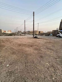 قطعه ب حي الجوادين ركن بشارع المدرسه الصينيه وبضهرها المجمع السكني مدف...