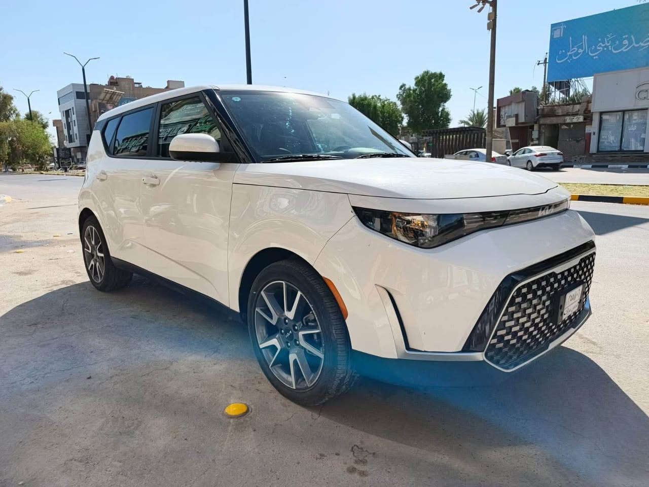 ‏:  2024: KIA: SOUL EX
اللون : ابيض صدفي 
سعه المحرك :  2.0 DOHC دوش
المسافه المقطوعه : 8000 mi
----------------------------------
🚘 المواصفات 🚘
وارد امريكي  🇺🇸
بصمه
فتحه
شاشة العدادات ديجيتال
شاشه 
كاميرا
كراسي كهرباء
تدفئة مقاعد اماميه
فرش جلد و مخمل
تحكم سرعه
تحكم مسجل
شاحن وايرلس
ويل 17
نظام عرض الكاميرا
تشغيل عن بعد
حساس تجاوز
تحديد مسرب
‏DRIVE MODE
----------------------------------
⭕️ حادث السياره الجاملغ الامامي اليسار تبديل الاصلي  نفس  اللون  / و الدعاميه الاماميه تبديل اصلي نفس اللون
جميع الايرباكات: سليمه

----------------------------------
💲 السعر على الخاص 💲
----------------------------------
☎️ للاستفسار  يرجى الاتصال على الرقم التالي☎️
⬇️                            ⬇️                           
‏***********– Whatsapp 
📍 العراق - بابل  -الحله - شارع 40 حلة, بابل
