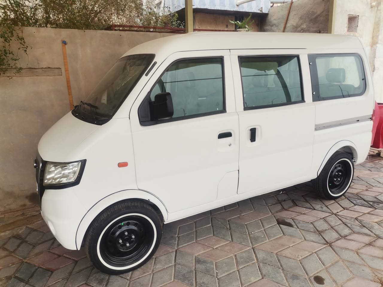 كنو ٢٠١٣ تعمير فول مكينه طك كارتون منلخير كلشي بيهه تبدل حداديه امامي خلفي تخم ويل تخم تاير دوشمه عامه ماصدات بك لايت آت شباج امامي رقم وسنويه جدد السياره صبغناهه عام للجماليه اليريد سياره جديده وماتعبه السياره سعرهه. ٨ مليون بسعر تكتك للستفسار ***********
