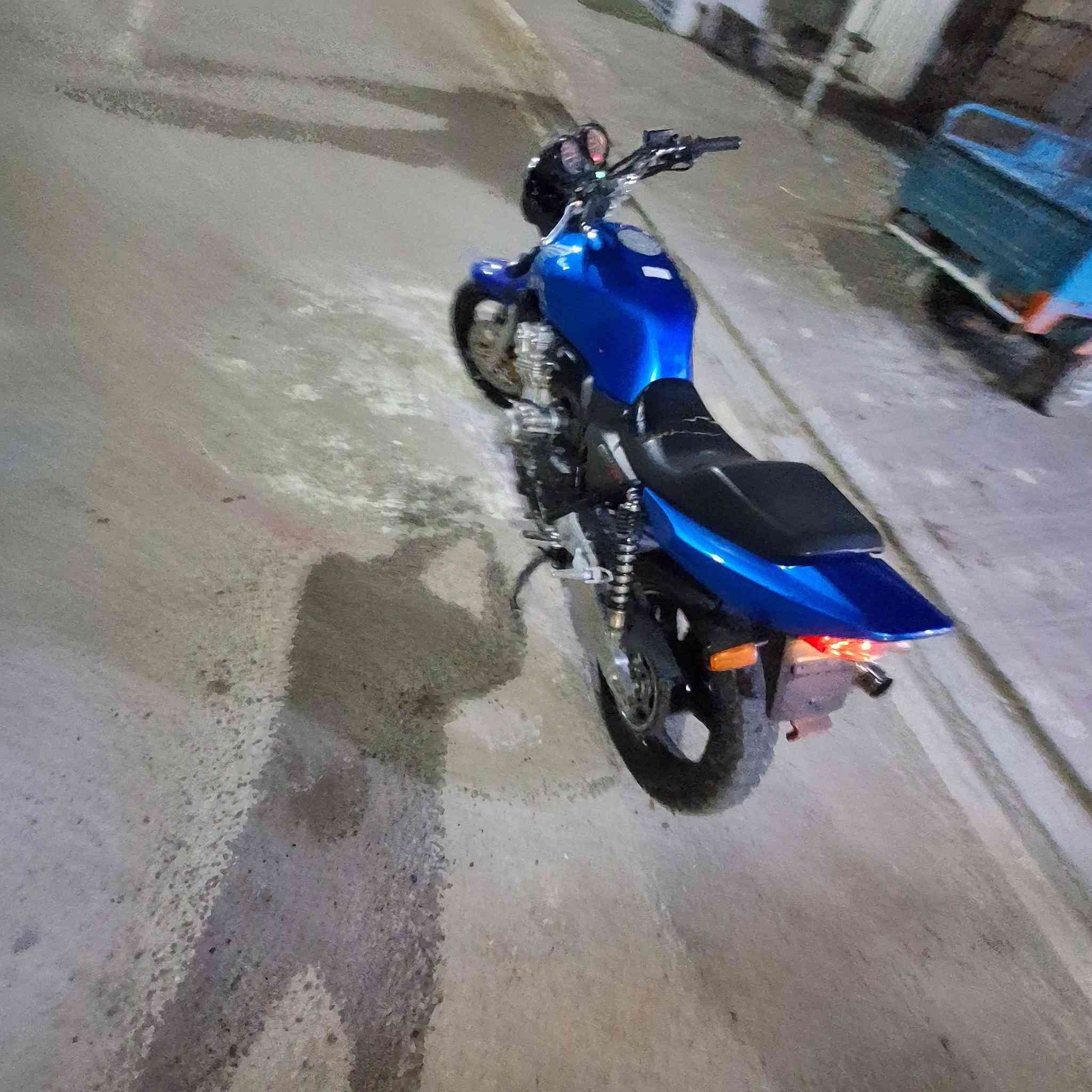 السلام عليكم دراجه سيبي فور نوزل دراجه اخد الجديده صارله شهر من امطلعه من معرض تميم التميمي دراجه مكفوله كفاله عامه فقط التاني بي طعجه اصغيره السعر ٢٤ وبيه مجال قليل 
كربلاء ***********
