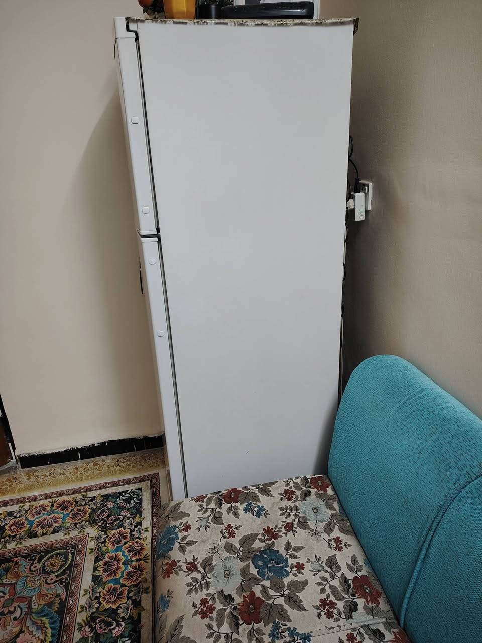 ثلاجه للبيع جديده حيل درجه اولئ اي عطل مابيها السعر ٢٥٠ الف للاستفسار  ***********
