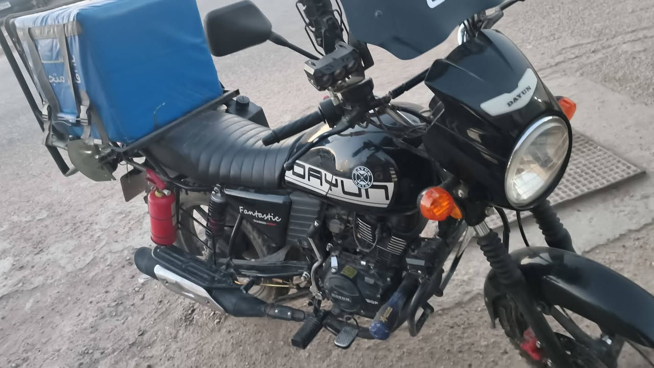 دايوان موديل 25
رقم سليمانيه باسمي
ماشيه فقط 13اخت الزيرو 
سعرها 2/100
مكاني بغداد 
***********واتساب
