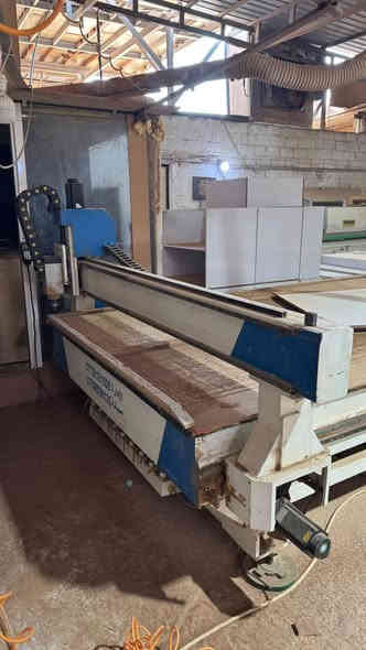 للبيع ماكينة سي ان سي 

تعمل بحالة جيدة، جاهزة للشغل مباشرة
مناسبة لقص وحفر الخشب، MDF، الأكريليك، والألمنيوم الخفيف
مزودة بمحور (Spindle) قوي ودقة عالية
تستخدم في صناعة الأثاث، المطابخ، الديكور، والنقوش

الموقع: كربلاء الحي الصناعي 
📞 للاستفسار والاتصال: ***********
