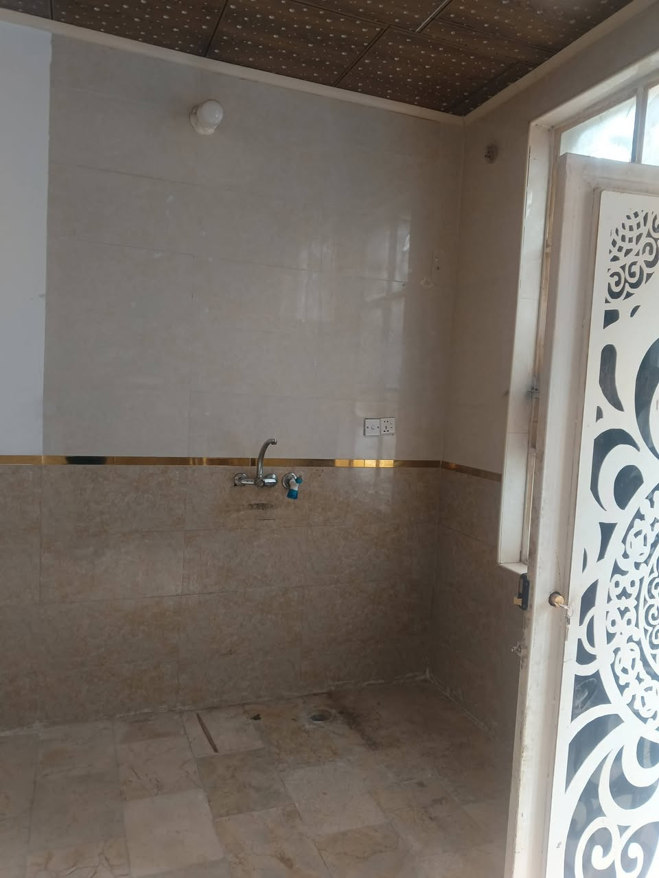 بيت لايجار بحي الجامعه 
50 متر طابق واحد
بيت نضيف كلش 
يجاره 300 
***********
