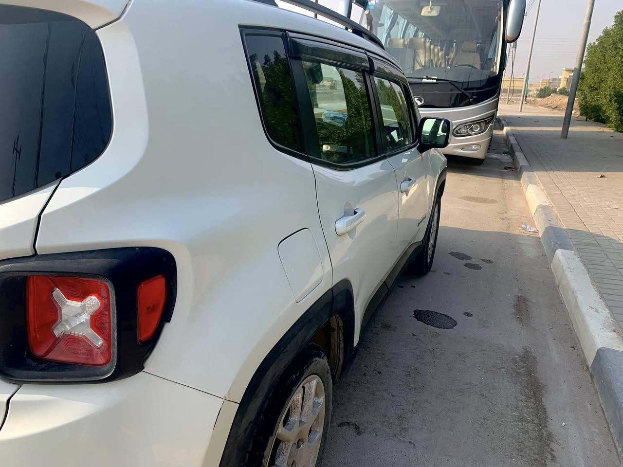 جيب رينجيد 2019  فئه لاتيتيود لون ابيض رقم بصره باسمي سنويه  لل 2027 مشروع وطني  تحويل مباشر 

المواصفات 

محرك 2400 تو ويل  😎

تشغيل بصمه 😁

تحكم ستيرن جهتين ☑️

شاشه لمس ⭕

كير 9 نمر ⚙️

كاميرا خلفيه دواره 🎦

مرايات كهرباء 🛑

مانع انزلاق 🆎

هاندبريك بصمه ✅

كشنات تدفئه وتبريد ❄️♨️

تحكم وتثبيت سرعه 🎮

حساسات اضاءه 🔷

كشافات ضباب 👀

التفاصيل :

محرك وكير كلش حلوات ومابيهن اي نقص او عطل شرط الفحص 

ماشيه  150 الف كيلو 

حداديه ممتازه 

 تبريدها كلش زين ومابي نقص  

السبير  + كتلوگات السياره 

السعر :
💵 119 ورقه 💲💰 وبيها مجاال للشراي تعال شوفها وبيك خير وتدلل 

مكاني البصره ياسين خريبط 
***********
