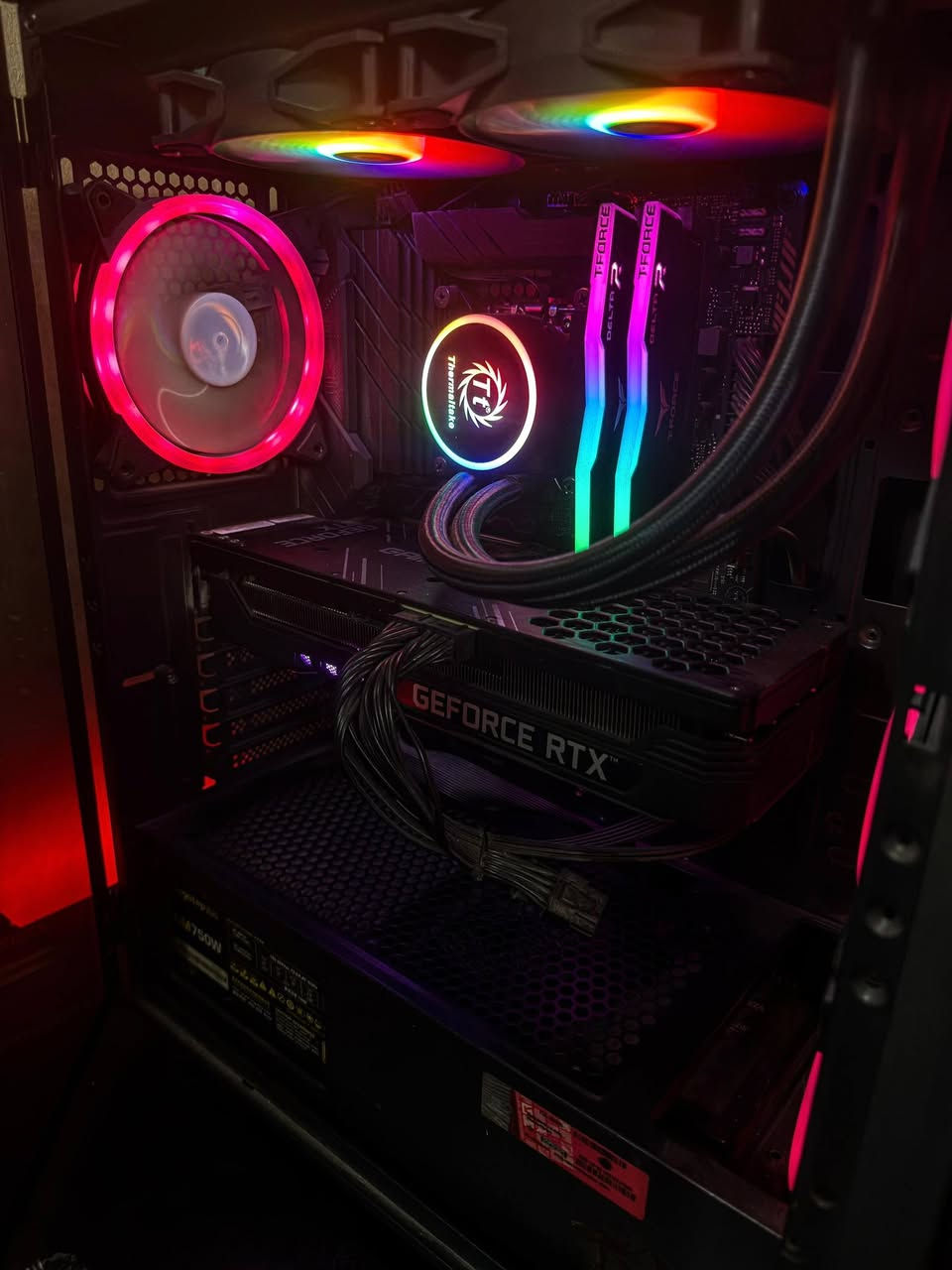 (CORE I5 12)    : Cpu
-GPU:PALIT NVIDIA GeForce RTX 3070 Ti 
3fan

3-mb: ASUS TUF GAMING B660M-PLUS D4

4- RAM: 32GB (2x16GB) T-Force Delta RGB 3600MHz

- Cooler: Thermaltake AIO تبريد مائي Liquid Cooler

5- PSU: Segotep 750W 80+ Gold (Full Modular)

6-Storage: SSD 240GB + HDD 1TB

7- Case: Segotep Gaming Case (RGB Fans + Side

Glass)

السعر مليون و 275 الف وبيها مجال بسيط

مكاني بغداد حي اور المطعم الفلسطيني


**إذا كنت صاحب هذا الإعلان وتريد حذفه لأي سبب، رجاءا أرسل رسالة إلى الدعم الفني**