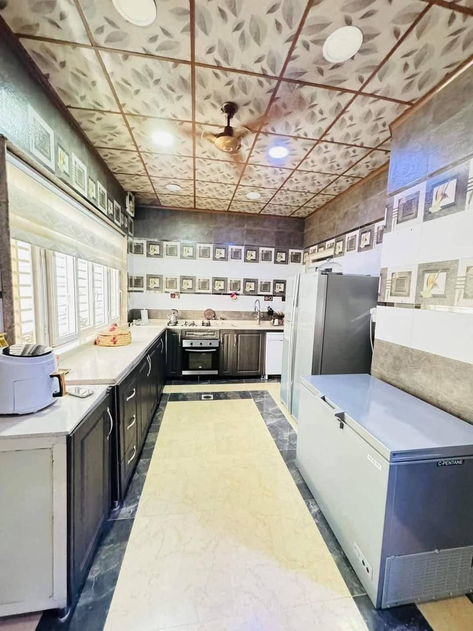 🏠 دار للبيع للبيع 

📍الموقع حي الحدباء فئة أ 

المساحة 200 م 

الواجه 10 ❌20

↕️مكون من طابقين 

♦️الطابق الاول 

استقبال ومطبخ حار وبارد وهول وغرفتين نوم سويت صحيات

♦️الطابق الثاني 

هول وثلاثة غرف نوم سويت وصحيات وسطوح ناصي وسطوح عالي 

✅ السعر 370.000.000 قابل للتفاوض 

⬇️⬇️⬇️⬇️للاستفسار مراجعة مكتب المدينه سايدين الصديق قرب مرطبات البحرين 

***********

***********
